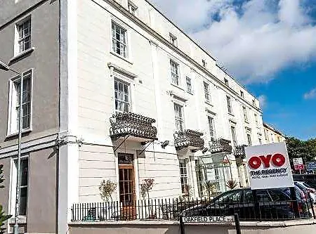 Hotel Dancenter Near Clifton Down Station 3*